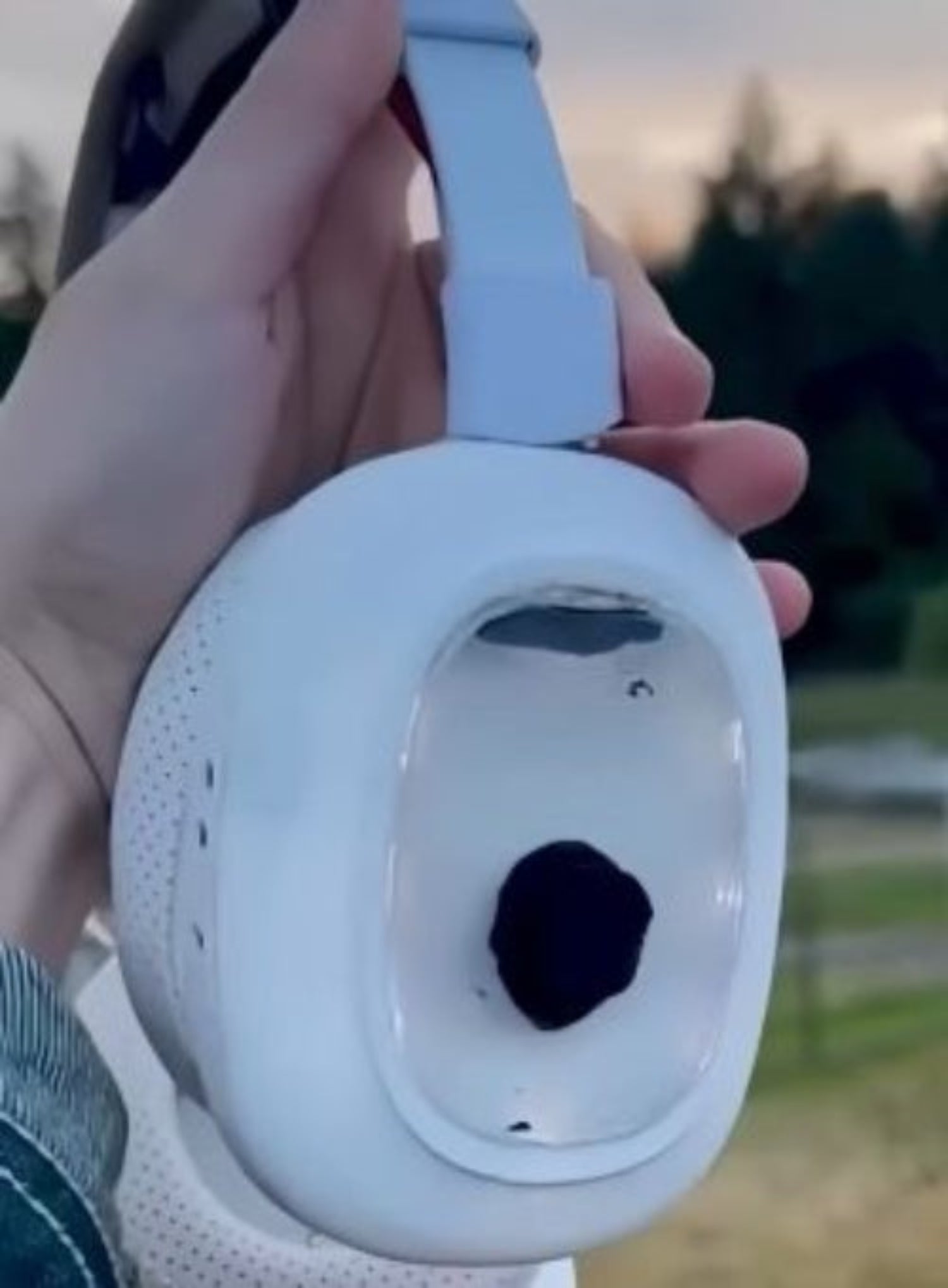 Magnetic Fluid Noise-Canceling Headphones